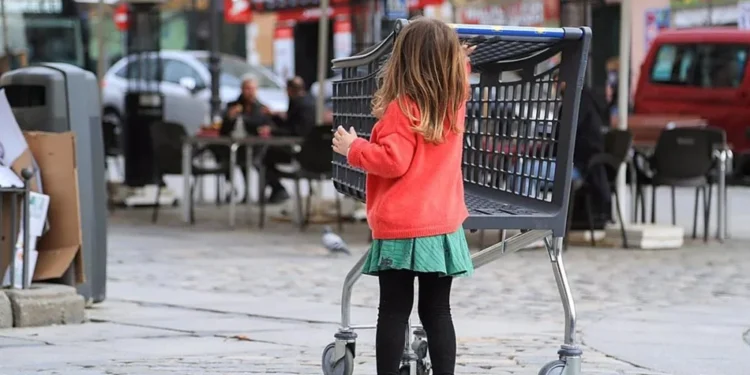 Bruselas alerta del avance de la pobreza infantil en España, el segundo peor dato de la UE