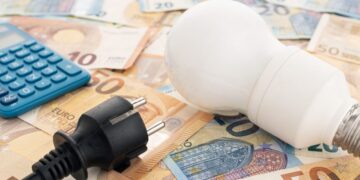 Precio de la luz hoy, 17 de noviembre: las mejores horas para ahorrar en la factura eléctrica