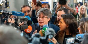 Moncloa aprovecha el parón del Congreso para aliviar la presión de Junts hasta 2026 mientras Puigdemont amenaza con la energía nuclear