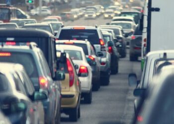 El Estado recauda 1.272 euros de media al año en tasas e impuestos por cada coche