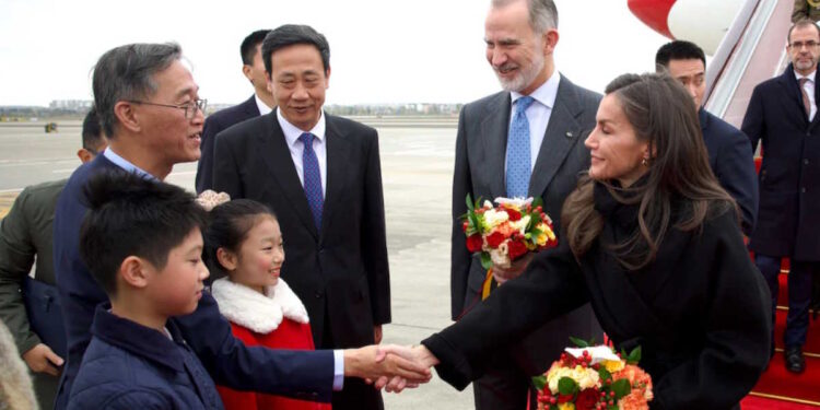 Los Reyes de España viajan a China para reforzar las relaciones políticas y económicas entre ambos países
