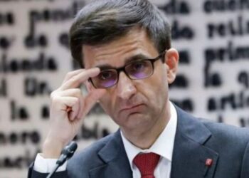 El Gobierno aumenta la protección al presidente de RTVE con un contrato de 200.000 euros anuales