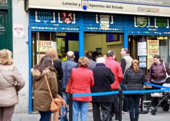 ¿Por qué siempre juegas el mismo número en la Lotería de Navidad? Lo que revela la psicología detrás de ese ritual