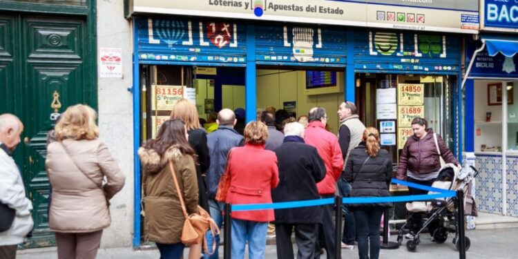 ¿Por qué siempre juegas el mismo número en la Lotería de Navidad? Lo que revela la psicología detrás de ese ritual