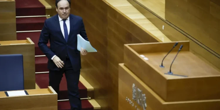 Pérez Llorca reorganiza el Consell y redistribuye competencias tras la DANA