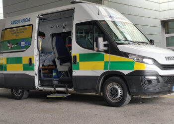 Hombre de 60 años lucha por su vida tras precipitarse desde un cuarto piso en un edificio de la barriada Erquicia