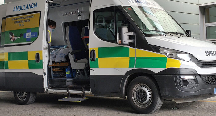 Hombre de 60 años lucha por su vida tras precipitarse desde un cuarto piso en un edificio de la barriada Erquicia
