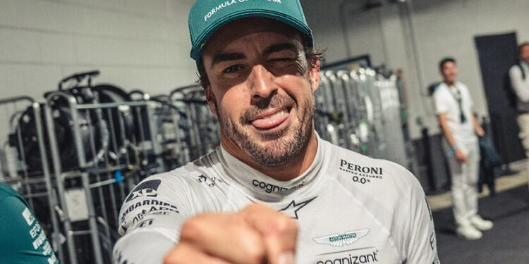 Alonso niega retrasos de Honda y confirma que Aston Martin estará lista para los test de 2026