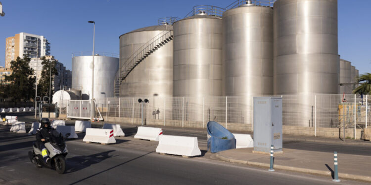 Detienen a seis personas en la sede de Biomar Oil por un presunto fraude millonario de hidrocarburos