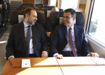 Cuatro episodios que evidencian la cercanía entre Sánchez y Ábalos pese a sus declaraciones