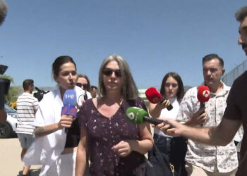 Paqui Muñoz, esposa de Santos Cerdán, aplaza su comparecencia en la comisión del ‘caso Koldo’ por problemas de salud