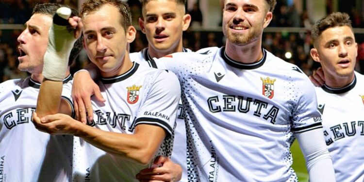 El superferry AD Ceuta acelera hacia la zona de promoción