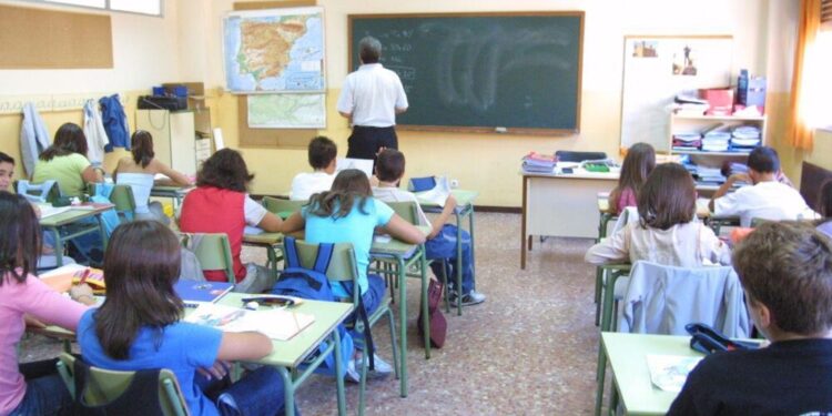 Ceuta y Melilla lideran los salarios docentes gracias al complemento de residencia