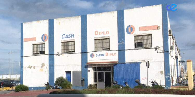 CASH DIPLO amplía su horario y se convierte en el aliado navideño de Ceuta