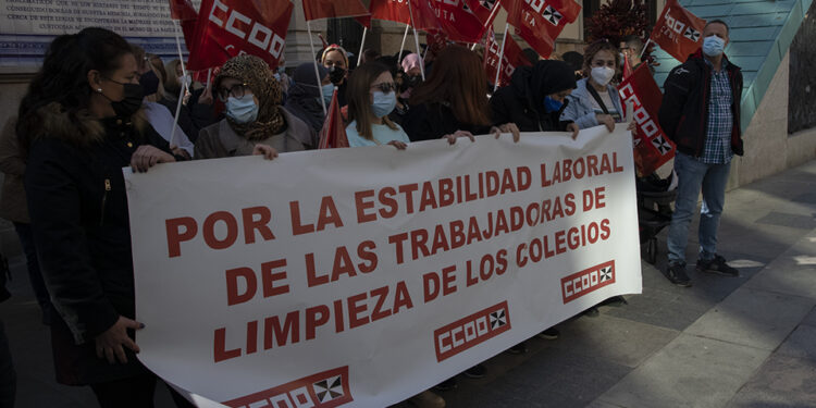 Trabajadores de limpieza privada en Ceuta amenazan con huelga ante estancamiento en negociaciones