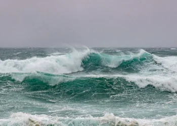 La borrasca Emilia provoca cancelaciones marítimas y mantiene a Ceuta en aviso naranja por lluvias