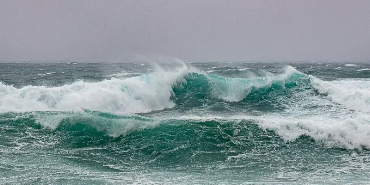 La borrasca Emilia provoca cancelaciones marítimas y mantiene a Ceuta en aviso naranja por lluvias