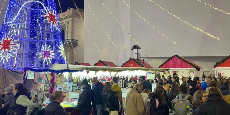 Un recorrido por los sabores y la artesanía del mercadillo navideño de Ceuta