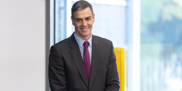 Sánchez ordena a sus ministros gobernar sin el Parlamento y priorizar medidas con rédito electoral