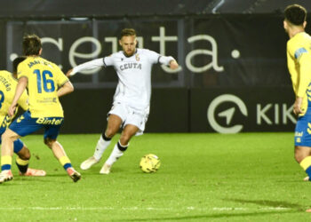 El Ceuta se agarra a un punto en el descuento gracias a un Matos decisivo