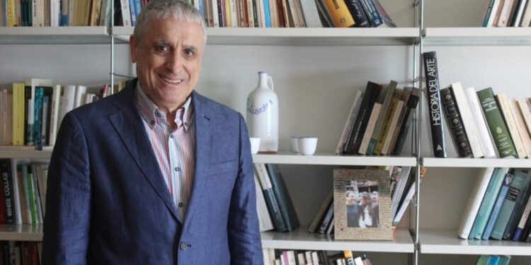 La Universidad de Barcelona investiga 30 años de presuntos abusos y explotación en el entorno del catedrático Ramón Flecha