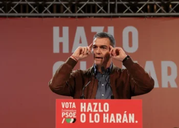 Sánchez reafirma su voluntad de seguir gobernando pese a los escándalos y carga contra la Iglesia