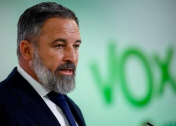 Abascal critica la actitud de Feijóo y acusa al PP de “estafa” en Extremadura