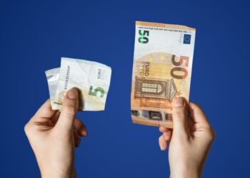 «Tienes derecho a pagar en efectivo»: La ley de Consumidores establece límites y requisitos si te obligan a pagar solo en metálico