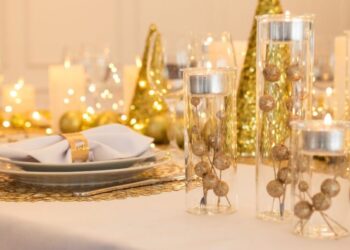 Cómo vestir tu mesa en Navidad paso a paso: Consejos de expertos y tendencias para una cena elegante
