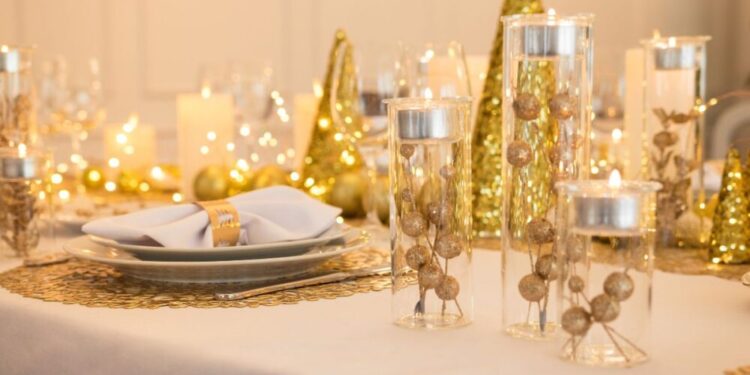 Cómo vestir tu mesa en Navidad paso a paso: Consejos de expertos y tendencias para una cena elegante