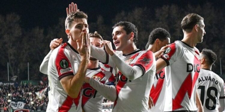 Histórico EuroRayo: El equipo de Vallecas golea al Drita y saca billete directo a los octavos de final