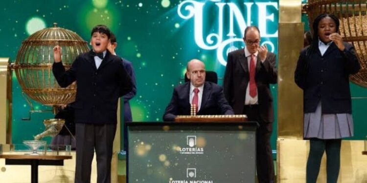 Cómo cobrar los premios de la Lotería de Navidad 2025 y lo que Hacienda retiene
