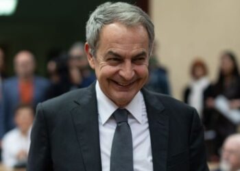 Polémica por el archivo secreto en 2022 del rol de Zapatero en el rescate de Plus Ultra desata críticas políticas