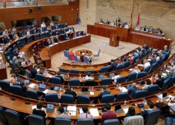Desmayo de un diputado socialista obliga a interrumpir temporalmente el pleno de Presupuestos en Madrid
