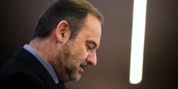 El PSOE pagó la defensa de Ábalos durante un año: El «pacto de silencio» se cerró con Santos Cerdán para evitar el daño electoral