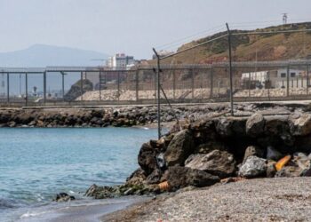 Marruecos refuerza el control y aleja a varios centenares de migrantes del perímetro fronterizo de Ceuta