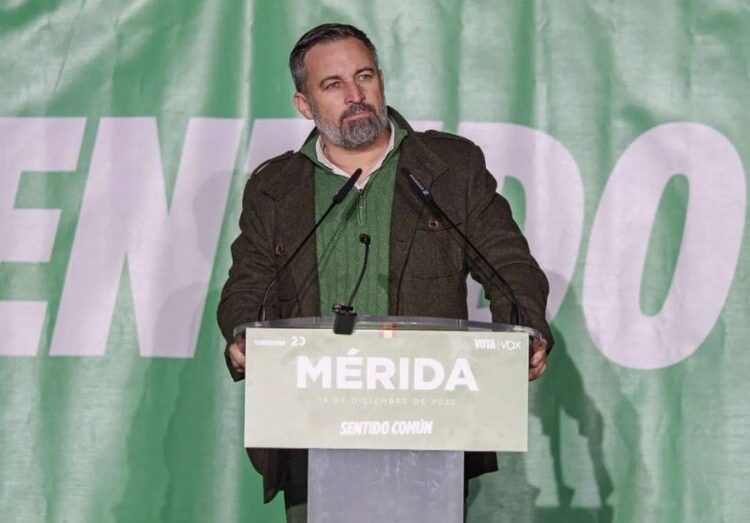 Abascal genera controversia en Plasencia con comentario tras homenaje a Robe Iniesta