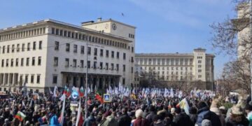 Bulgaria enfrenta una nueva crisis política antes de adoptar el euro