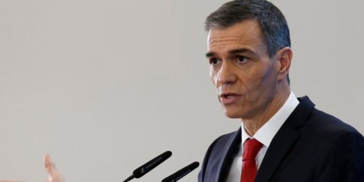 Tensiones internas en el PSOE por la exposición de Zapatero en el caso Plus Ultra