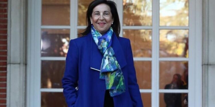 Robles arremete contra Yolanda Díaz: la ministra de Defensa le insta a dejar las «lamentaciones» y «trabajar mucho en su ministerio»