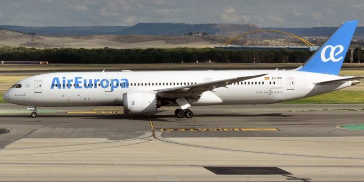 Air Europa cancela sus vuelos a Venezuela hasta el 12 de diciembre ante el aviso de riesgo en el espacio aéreo