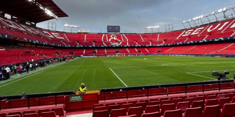 Tebas vaticina un «cierre parcial» del Pizjuán tras los altercados en el derbi sevillano