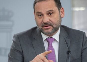 Ábalos pide a su familia un cuaderno y «ropa térmica» porque se congela en su celda de Soto del Real