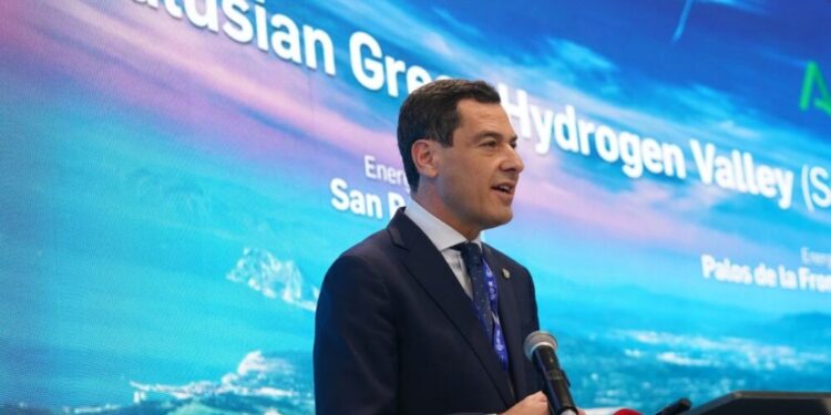 Andalucía reclama al Gobierno la gestión de la energía: «Si no invierten lo que necesitamos, que nos cedan la capacidad»