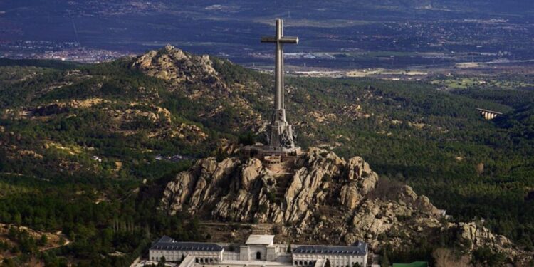 El Gobierno constituye la comisión de expertos para «borrar» o «resignificar» los restos del franquismo