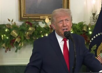 Trump critica la inmigración en su discurso navideño, ignora Venezuela