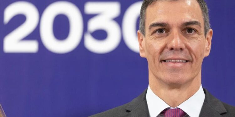 El Gobierno aprueba ayudas directas a la compra de coches eléctricos por 400 millones para 2026