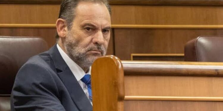 Ferraz se queda sin excusas: dice que Ábalos no milita desde hace 22 meses pero no cerró su expediente hasta junio