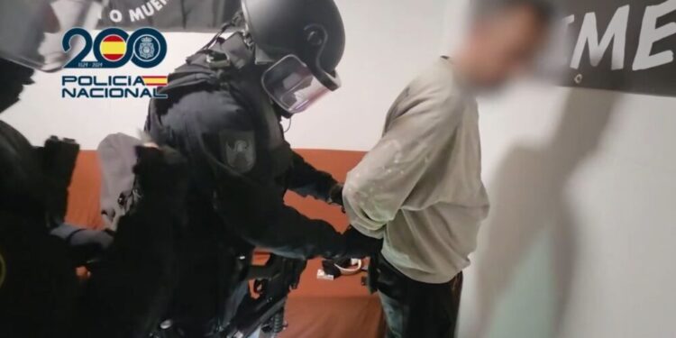 Qué se sabe de ‘The Base’: la organización supremacista global que incitaba a atentar y que ha sido desmantelada en España