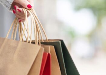 La Navidad ensancha la brecha social: el 11% de los españoles gastará más de 1.000 euros, frente al 34% que no llegará a los 200 euros